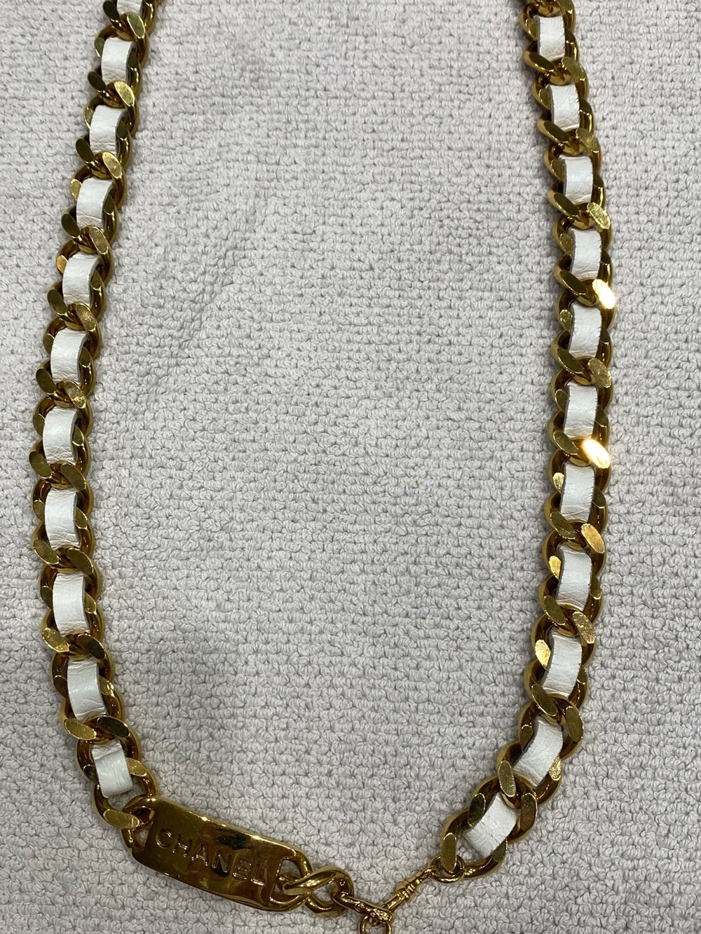 CHANEL Gold and White Chain Necklace with Coin Pendant - Picture 4 of 4
